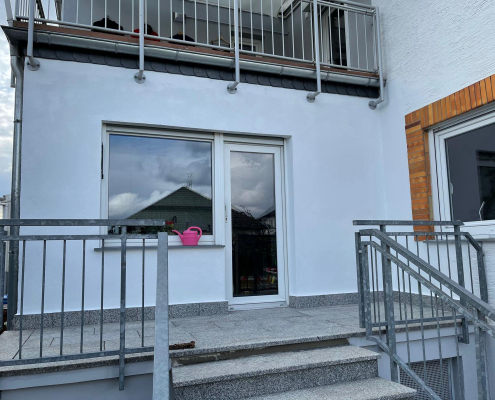 Hauswand fertig gestrichen