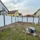 Der Betonzaun sieht jetzt viel schöner aus