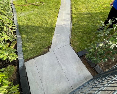Der neue Gartenweg ist fertig