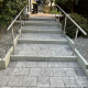 Gehwegplatten der Treppe gereinigt